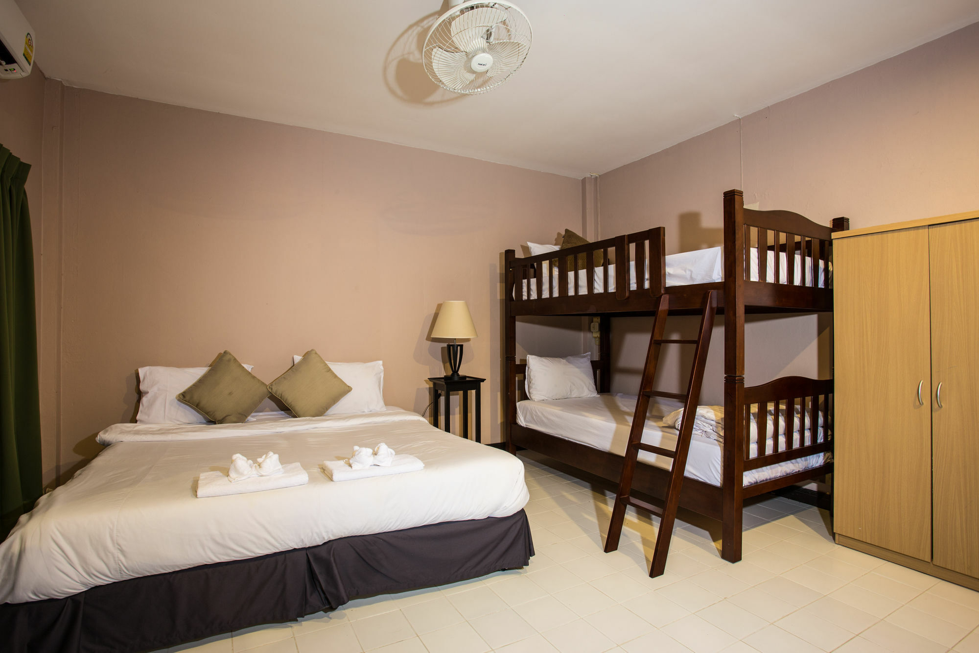 Kata Beachwalk Hotel And Bungalows Kültér fotó